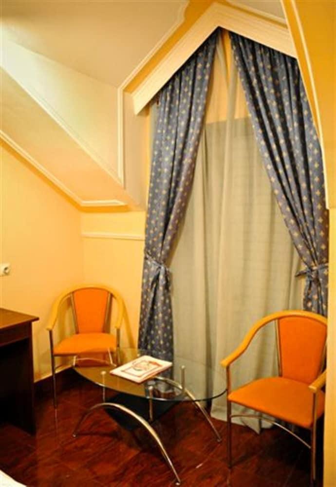 פודגוריצה Hotel Evropa מראה חיצוני תמונה