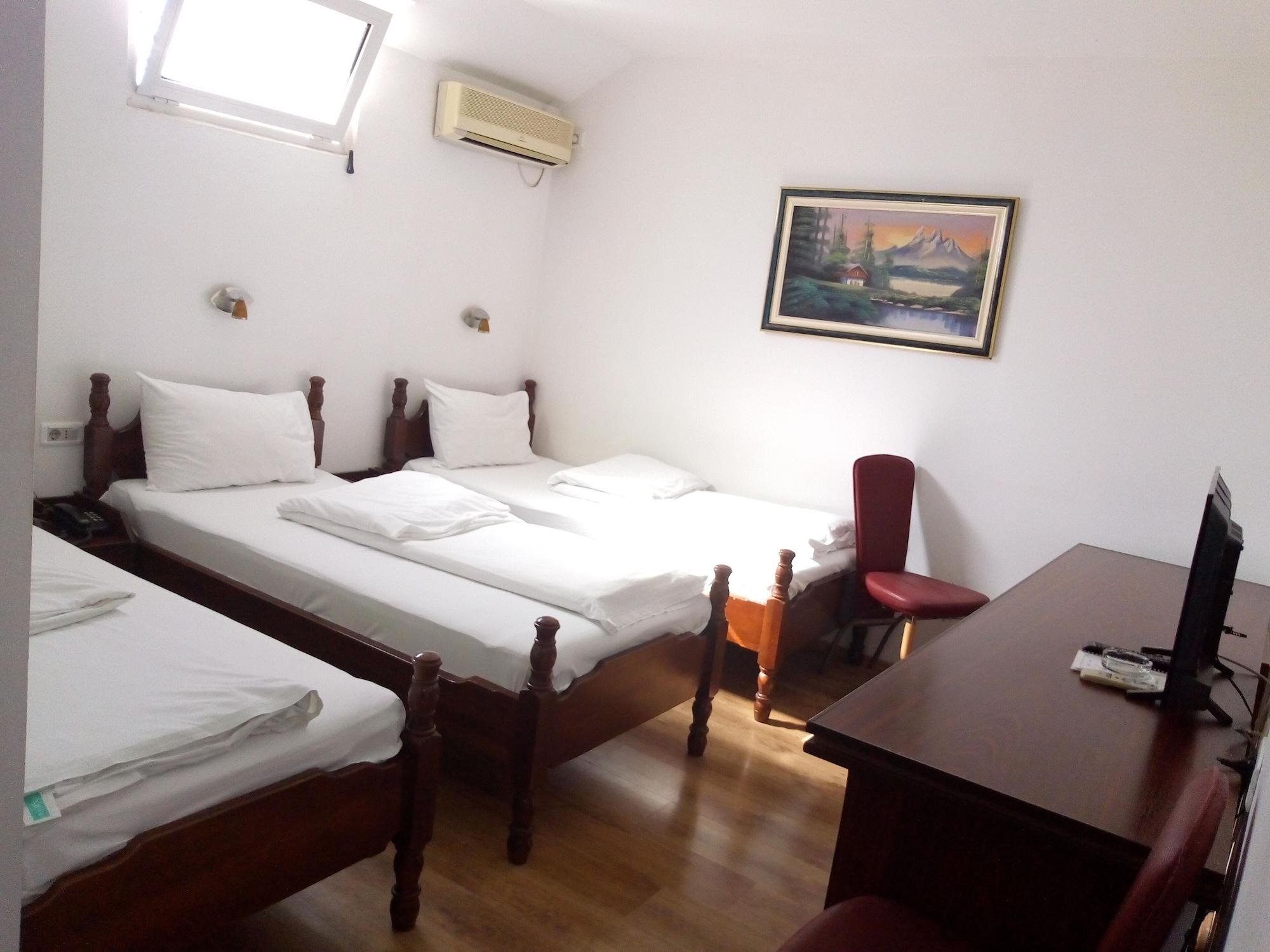 פודגוריצה Hotel Evropa מראה חיצוני תמונה