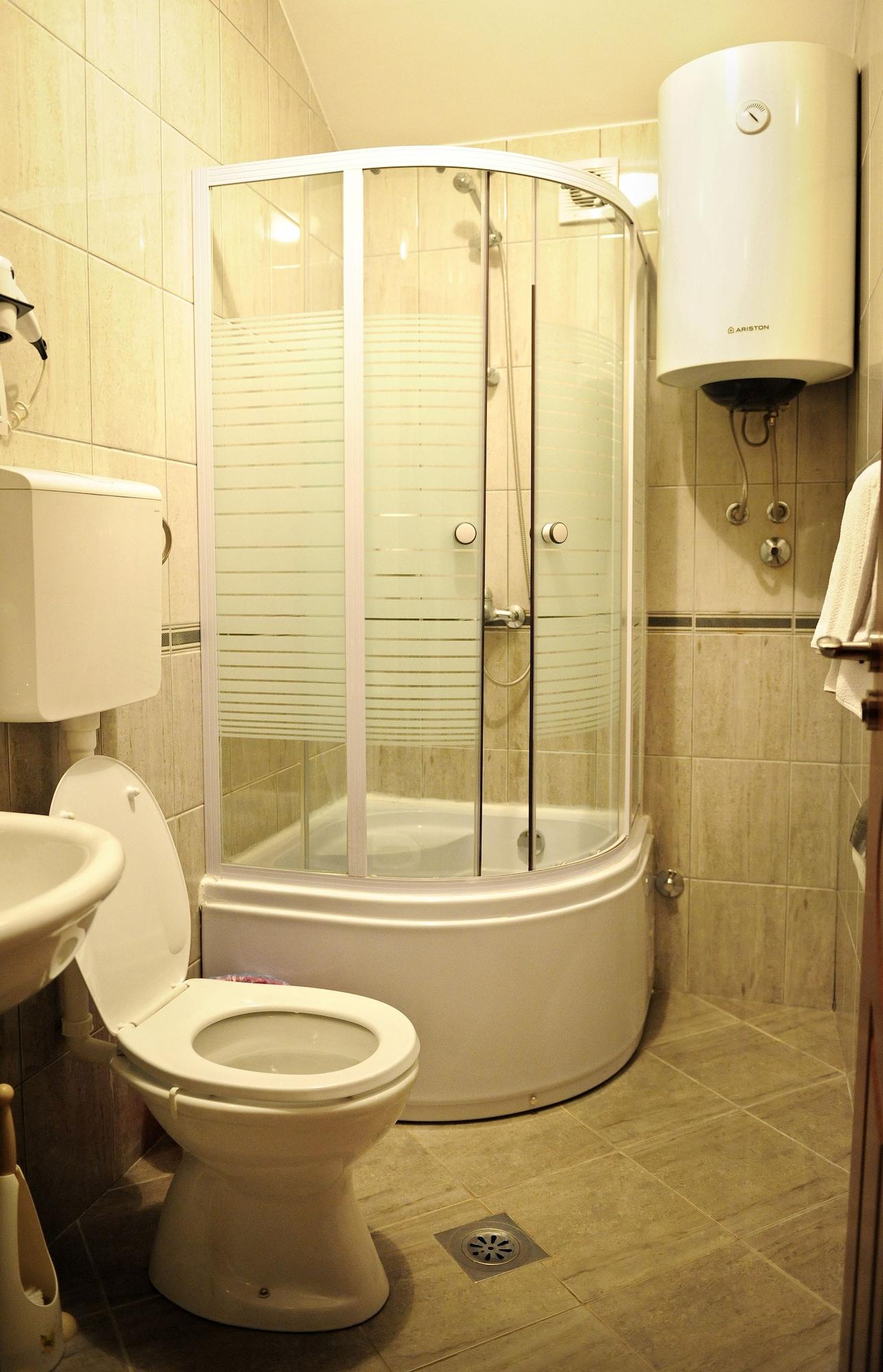 פודגוריצה Hotel Evropa מראה חיצוני תמונה