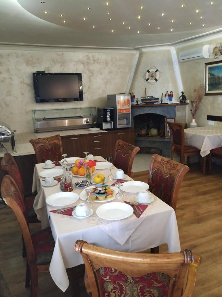פודגוריצה Hotel Evropa מראה חיצוני תמונה