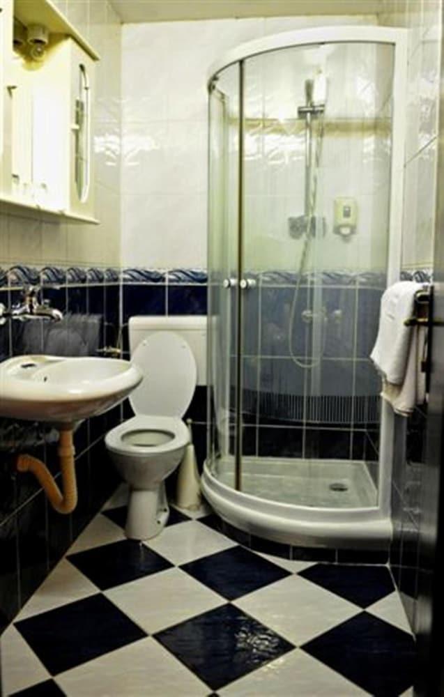 פודגוריצה Hotel Evropa מראה חיצוני תמונה