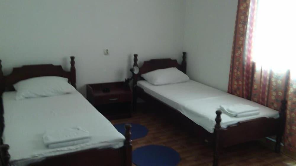 פודגוריצה Hotel Evropa מראה חיצוני תמונה