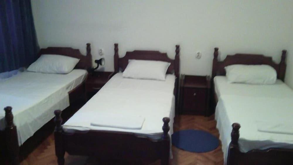 פודגוריצה Hotel Evropa מראה חיצוני תמונה