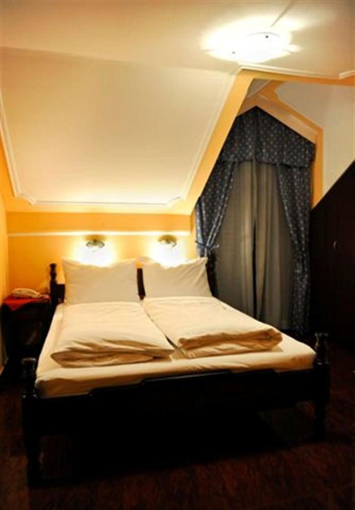 פודגוריצה Hotel Evropa מראה חיצוני תמונה