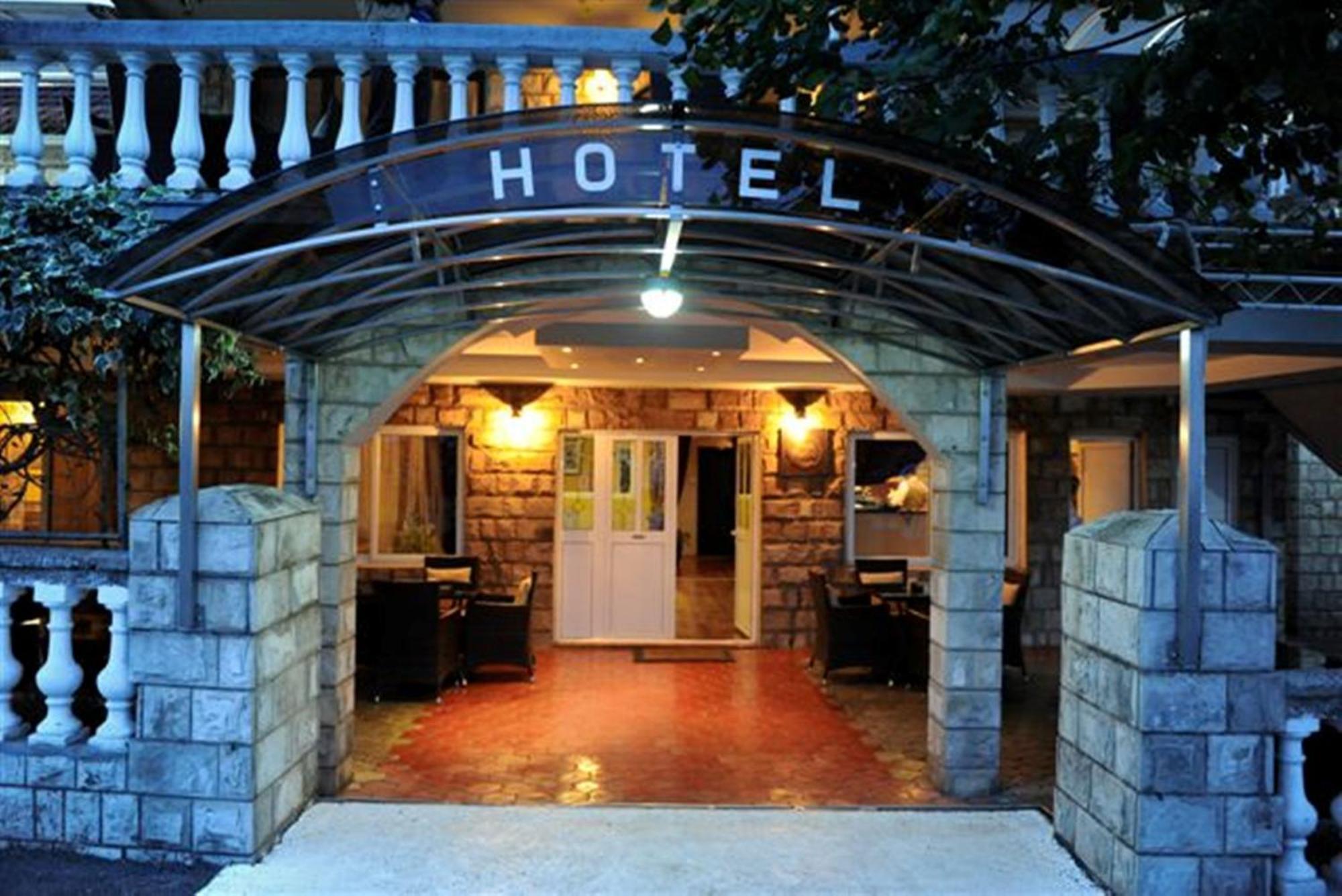 פודגוריצה Hotel Evropa מראה חיצוני תמונה